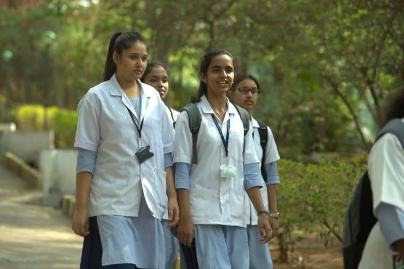 Students on the campus of Sushrutha Ayurvedic Medical College